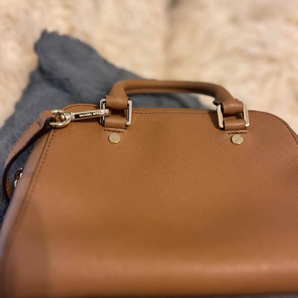 Michael Kors purse - Picture 2 of 7